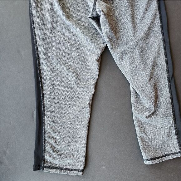 Head Black And Grey Cropped Leggings - Picture 8 of 8